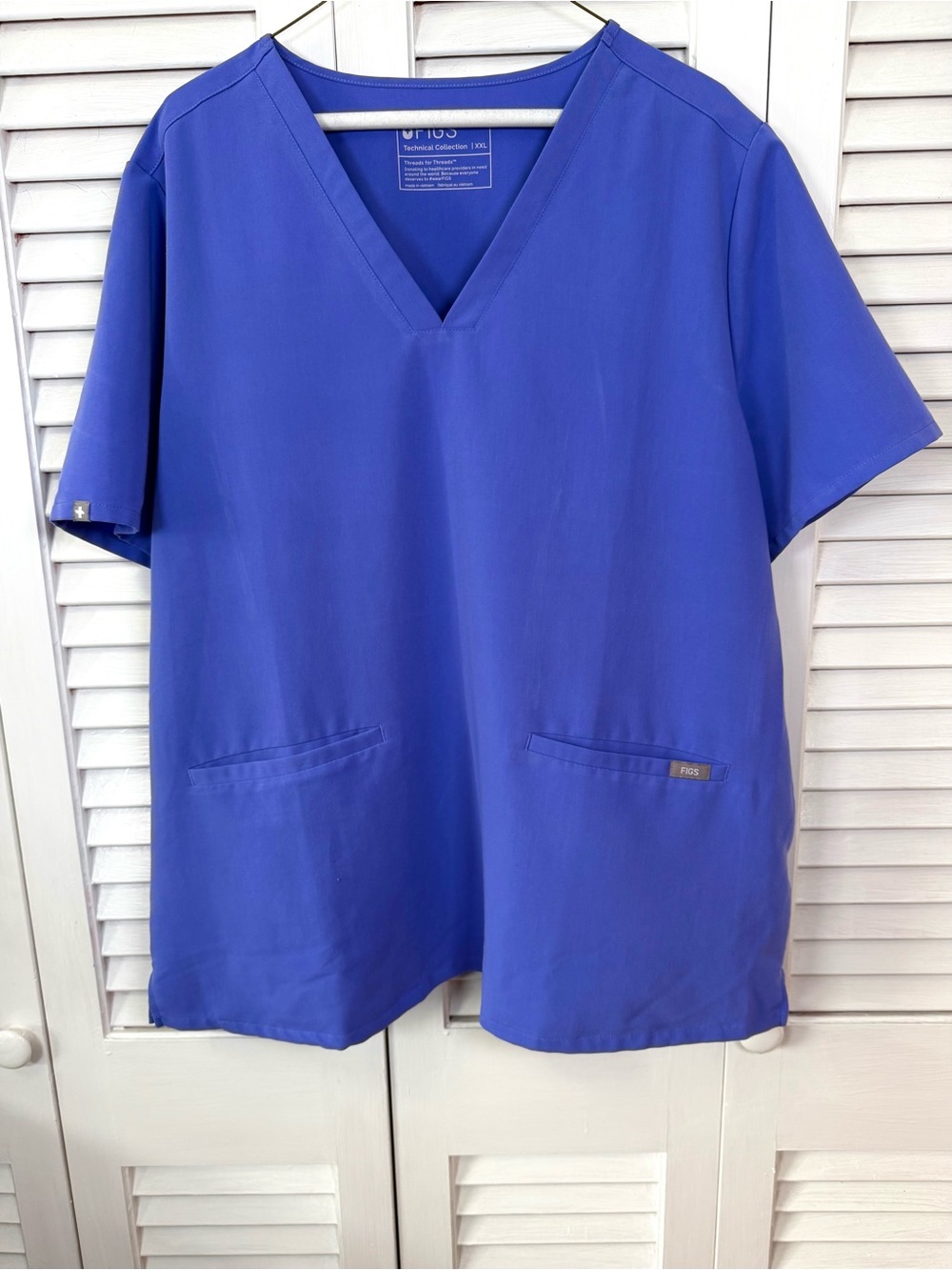 Figs Women’s Casma Three Pocket Scrub Top Blueberry Size XXL